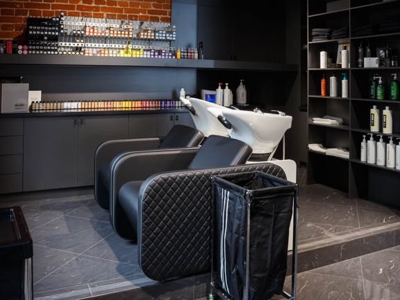 Paul Mitchell, интерьер