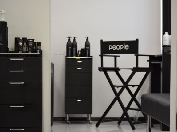 People, интерьер