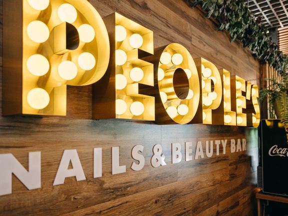 People's Nails & Beauty Bar, интерьер