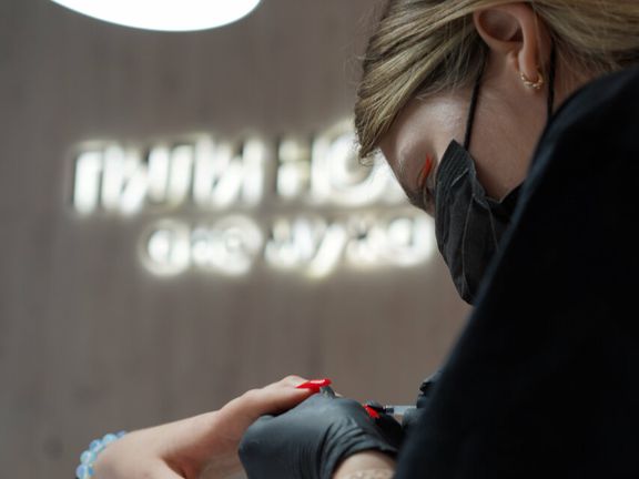 Пили ногти, а не мужа, интерьер