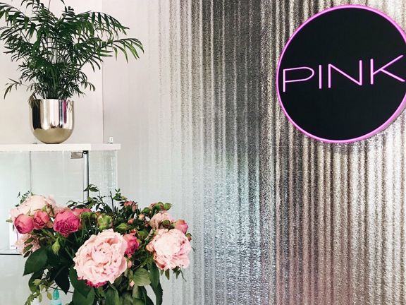 Pink, интерьер