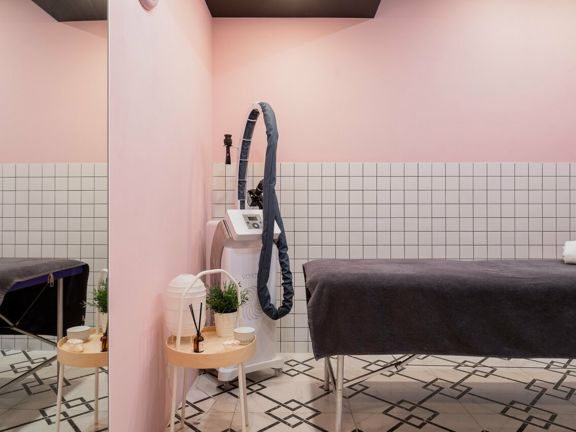 Pink, интерьер