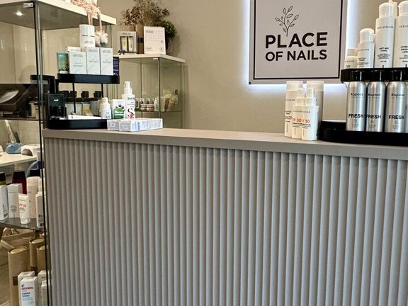 Place of nails, интерьер
