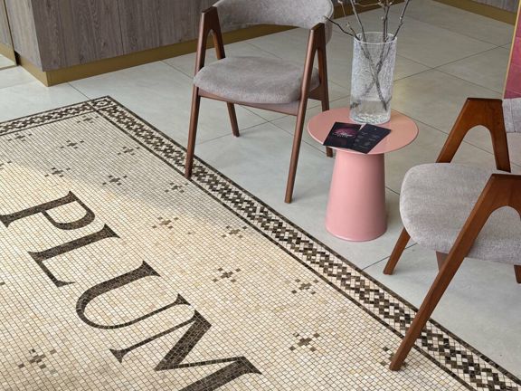 Plum, интерьер