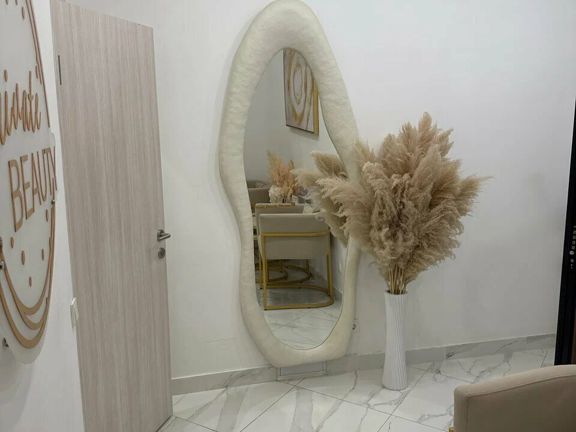 Private Beauty, интерьер