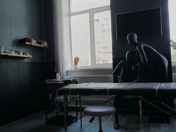 Раптор-тату, интерьер