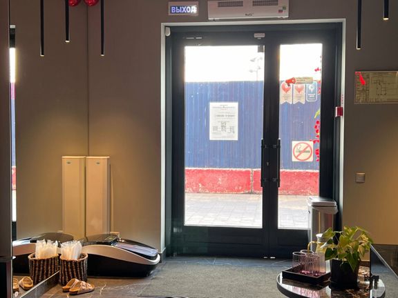 Red Clinic, интерьер
