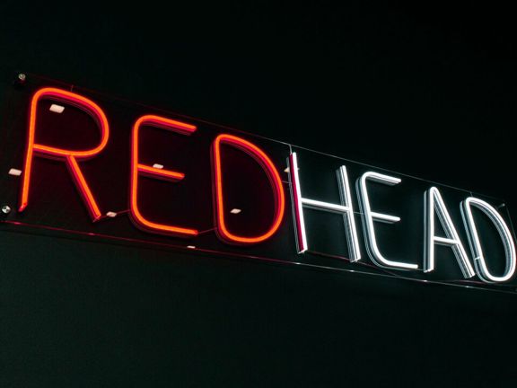 Redhead, интерьер