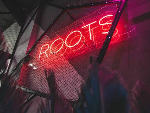 Roots men's cut, интерьер