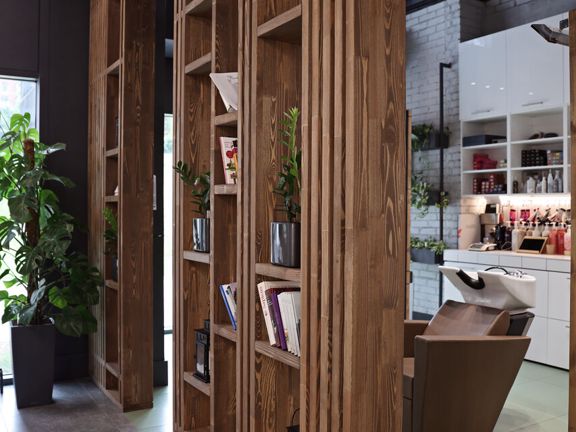 Roots, интерьер