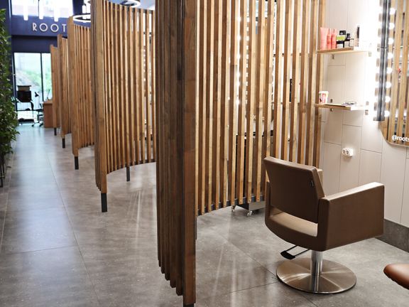 Roots, интерьер