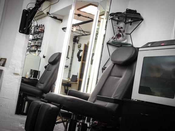 Roy Tattoo, интерьер