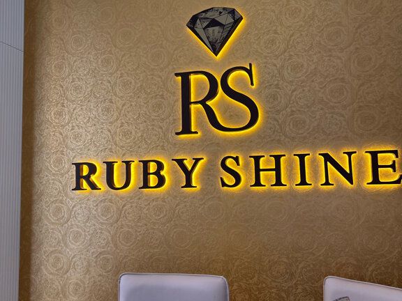 Ruby Shine, интерьер