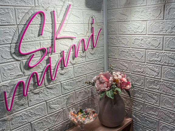 S. K. Mimi, интерьер