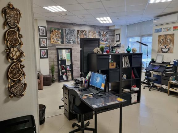 Santal Tattoo, интерьер