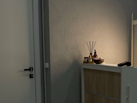 Smooth Skin, интерьер