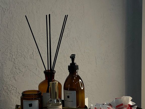 Smooth Skin, интерьер
