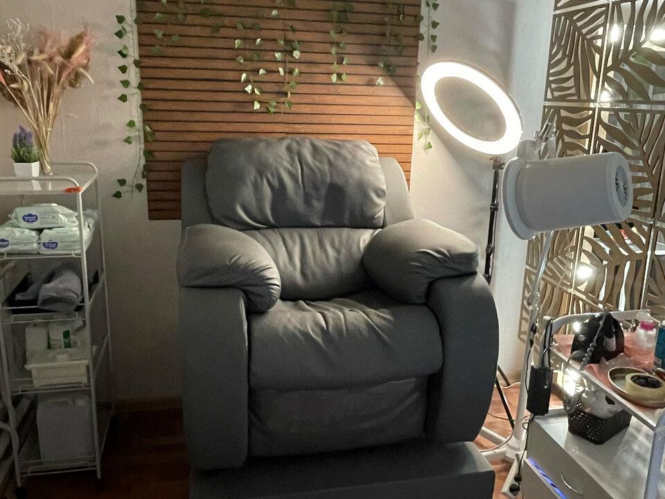 Step. Nails, интерьер