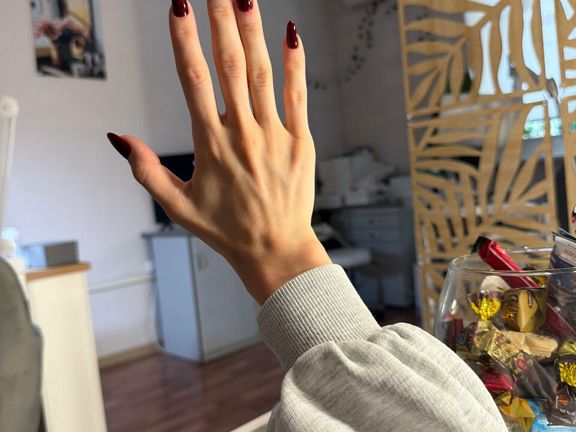 Step. Nails, интерьер