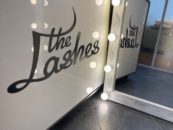 The Lashes, интерьер