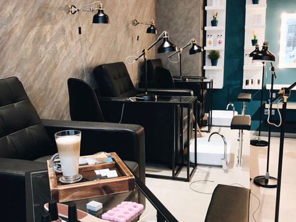 The Nails, интерьер