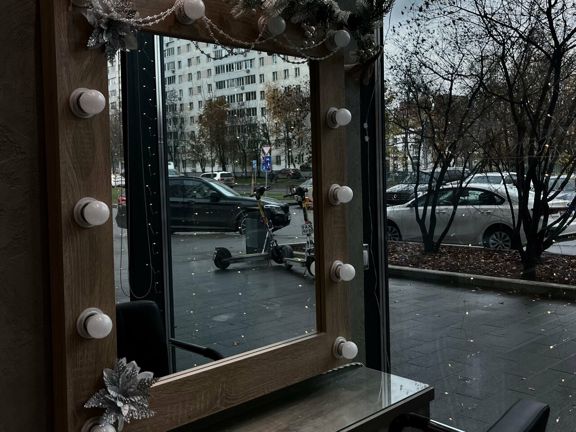 The Nails, интерьер