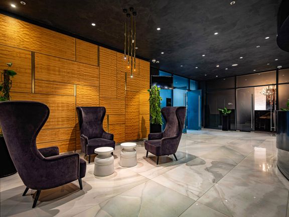 The Salon, интерьер