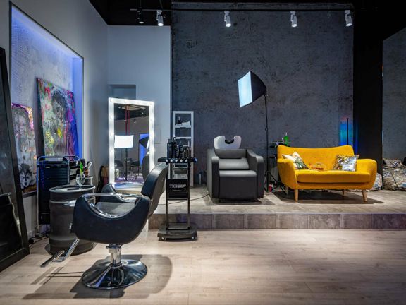 The Salon, интерьер
