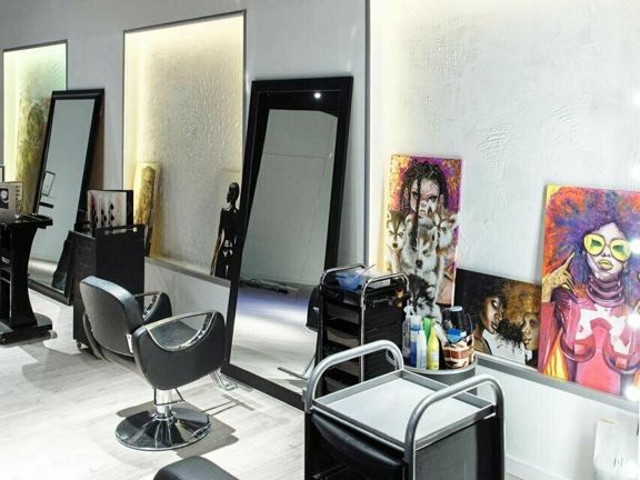 The Salon, интерьер