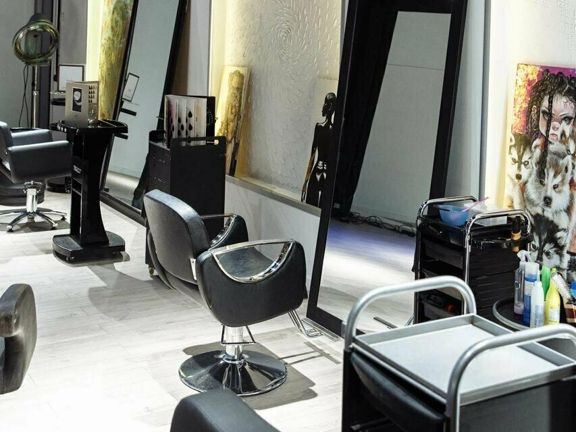 The Salon, интерьер