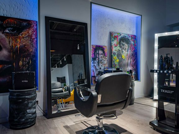 The Salon, интерьер