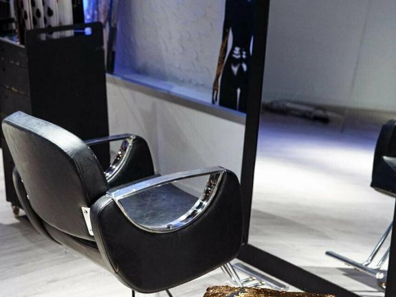 The Salon, интерьер