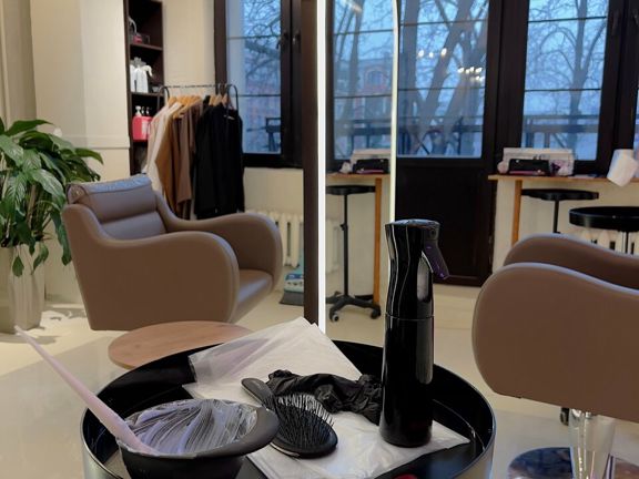 Tina’s Hair Club, интерьер