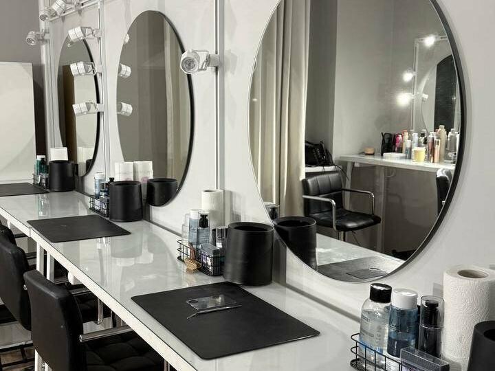 True makeup school, интерьер