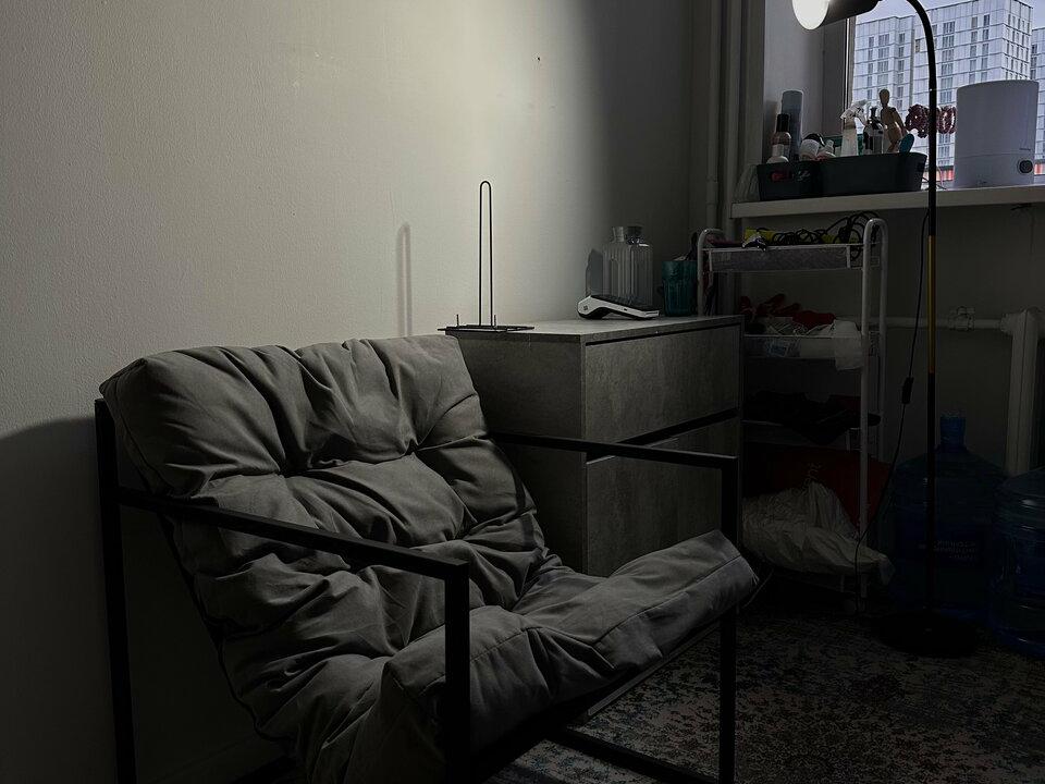 Твои Волосы Пахнут Счастьем, интерьер
