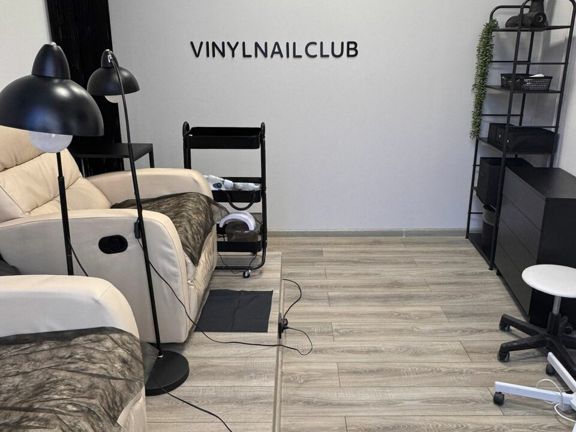 Vinylnailclub, интерьер