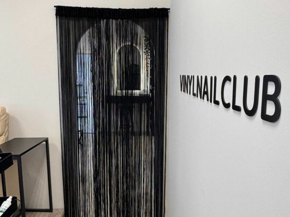 Vinylnailclub, интерьер