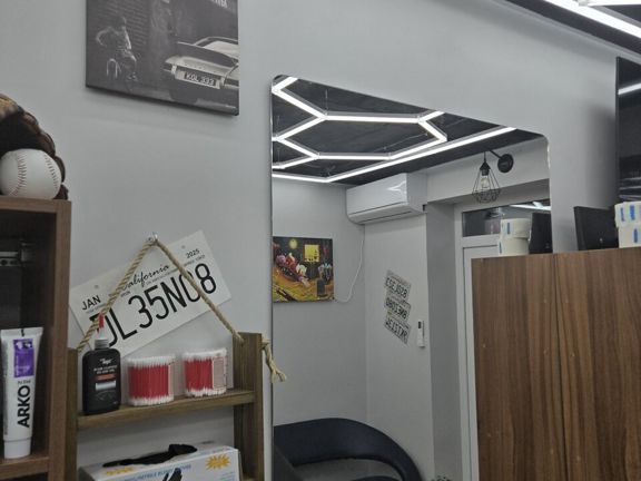 Volzh Street Barbershop, интерьер
