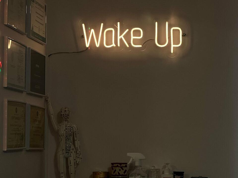 Wake Up, интерьер