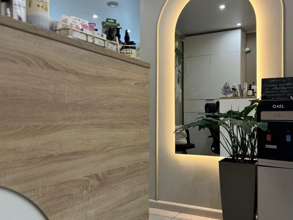 Wax and nails, интерьер