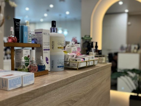Wax and nails, интерьер