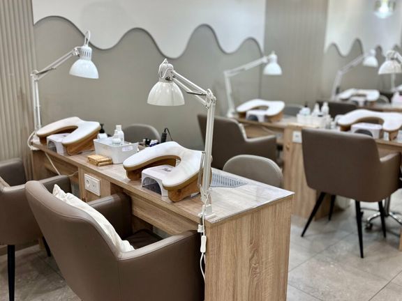 Wax and nails, интерьер