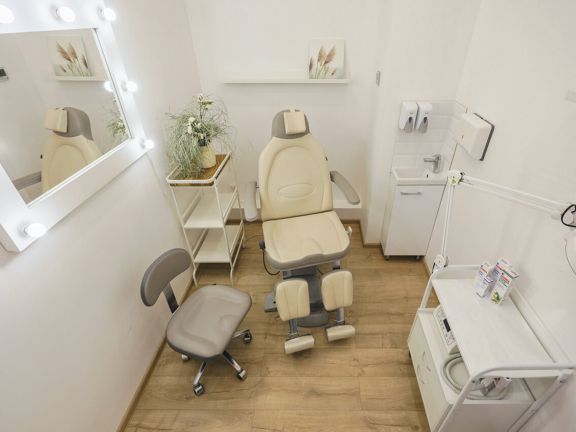 Wax and Nails, интерьер