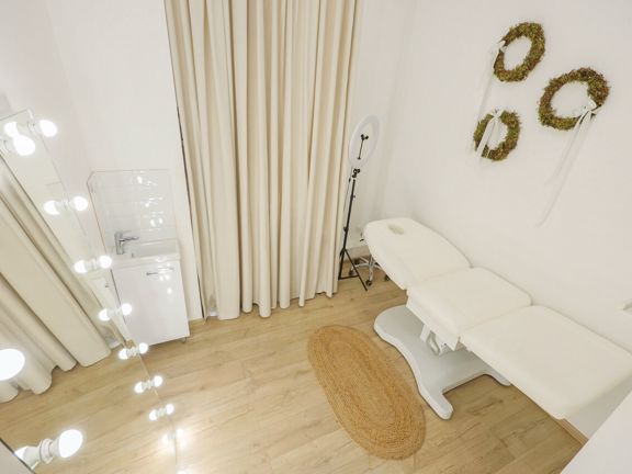 Wax and Nails, интерьер