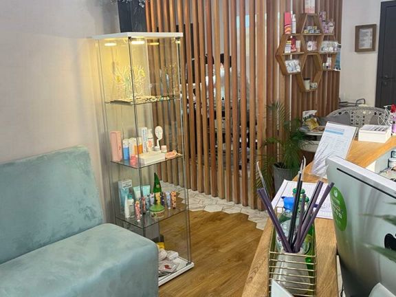 Wax and nails, интерьер