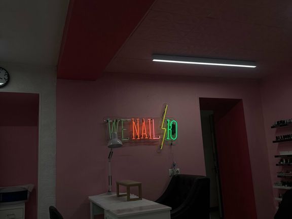 We Nail Ю, интерьер