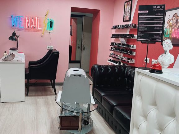 We Nail Ю, интерьер