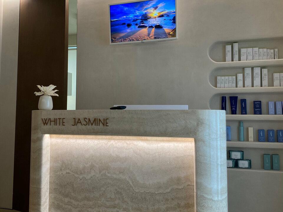 White Jasmine, интерьер