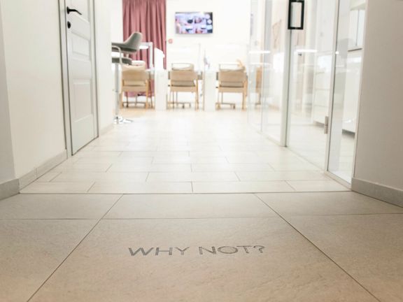 Why not?, интерьер
