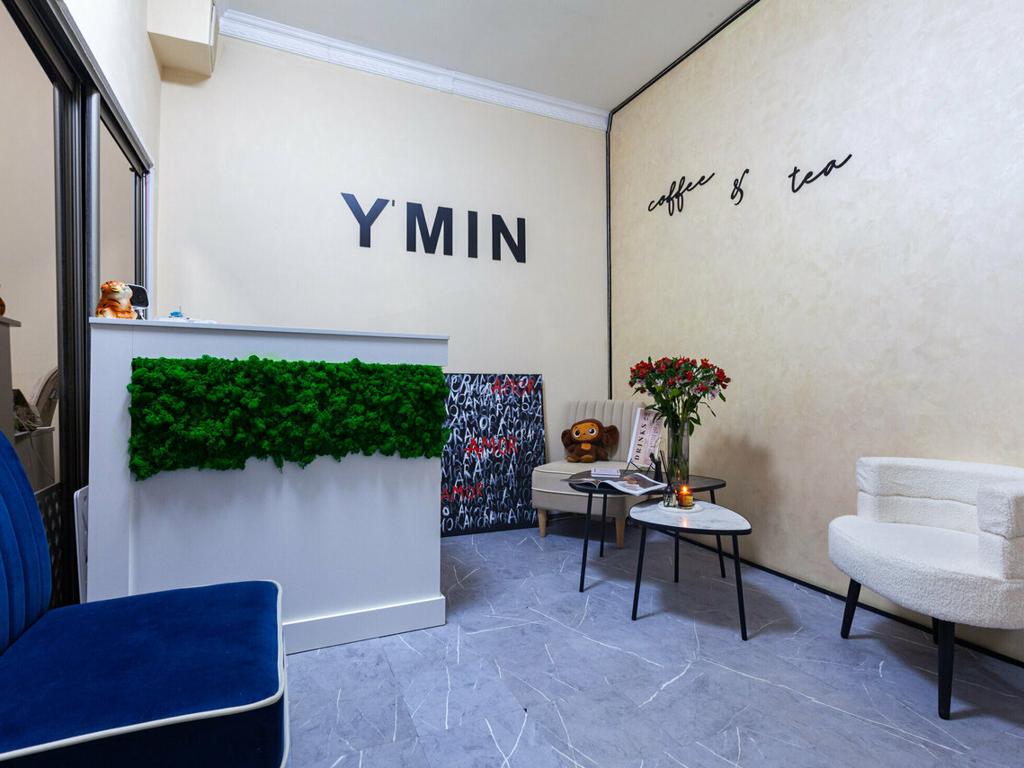 Y, Min, интерьер